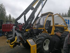 Kesla 671 crane and RH18 on Sampo HR-46 harvester